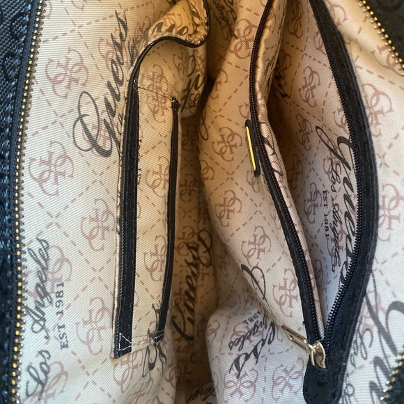 Guess Purse like new - Picture 6 of 7